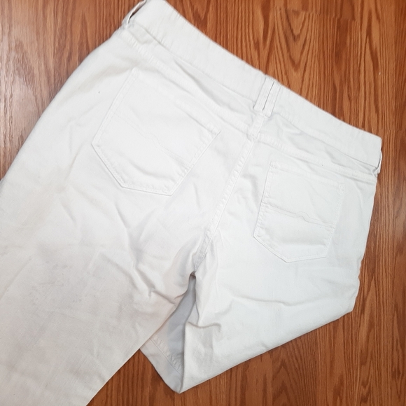 Juniors white Jean capris - Picture 2 of 3